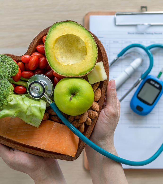 Gesunde Lebensmittel und Blutzuckermessgerät zur Diabetesbehandlung